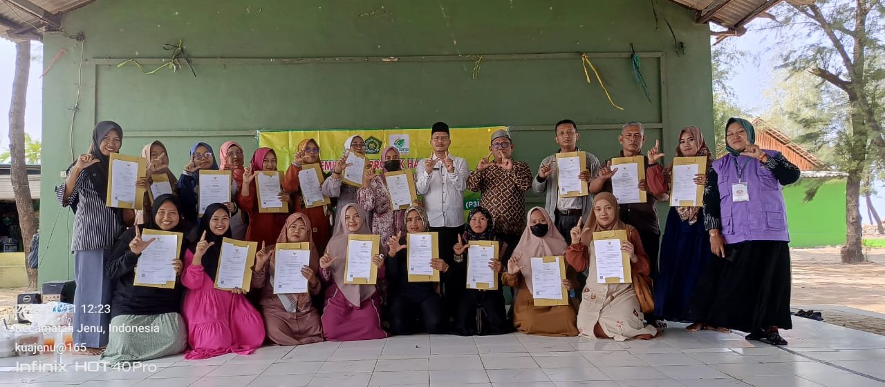 Penyerahan Sertifikat Halal Gratis di Kantin SMP Negeri 3 Tuban
